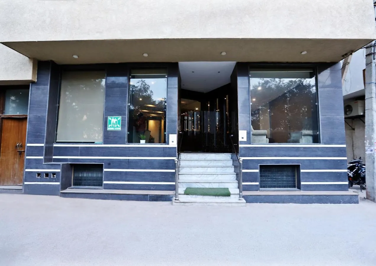 Hotel Almati Inn - Near Delhi Airport Нью-Дели