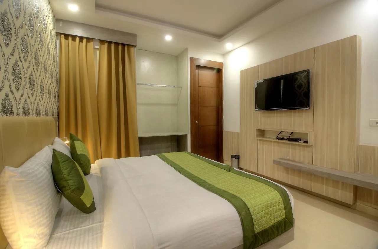 Hotel Almati Inn - Near Delhi Airport Нью-Дели